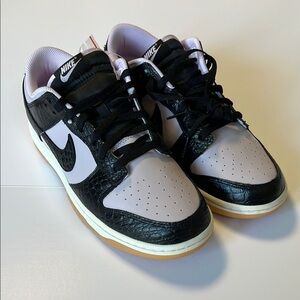 🔥Nike Dunk low retro LTD. Blk/violet mens size 10 wmns size 11.5.